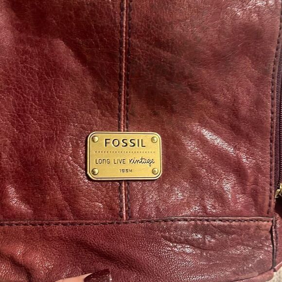 ✨Fossil Wine Crossbody Adjustable with Key Charm✨ - Picture 7 of 8